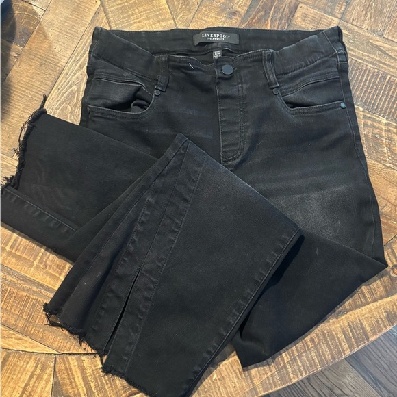 Liverpool  Petite Gia Glider®Crop 8/29 Black - Picture 10 of 16